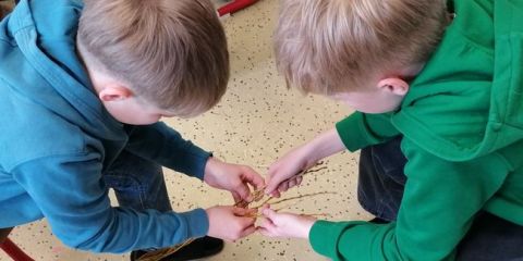 Velikonoční tradice v praxi – primáni si upletli pomlázky