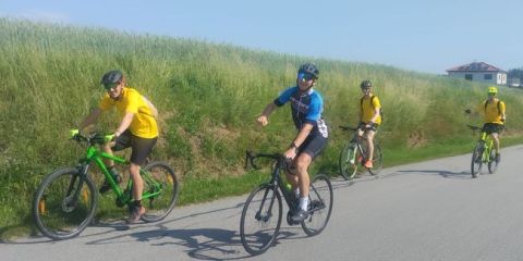 Na kole dětem s J. Zimovčákem